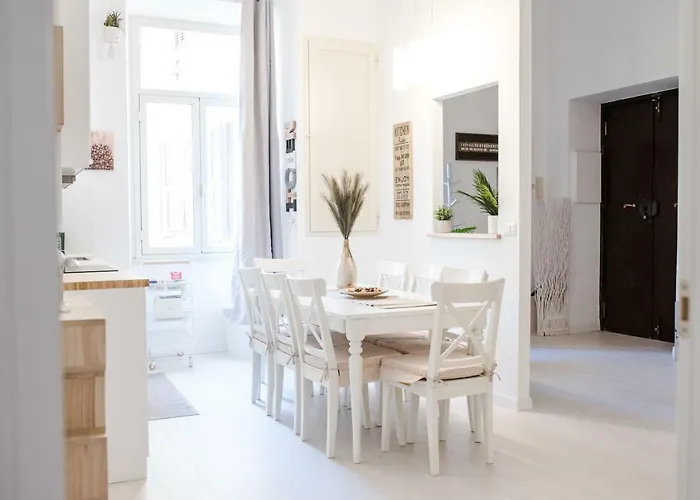 White Fanti Roma